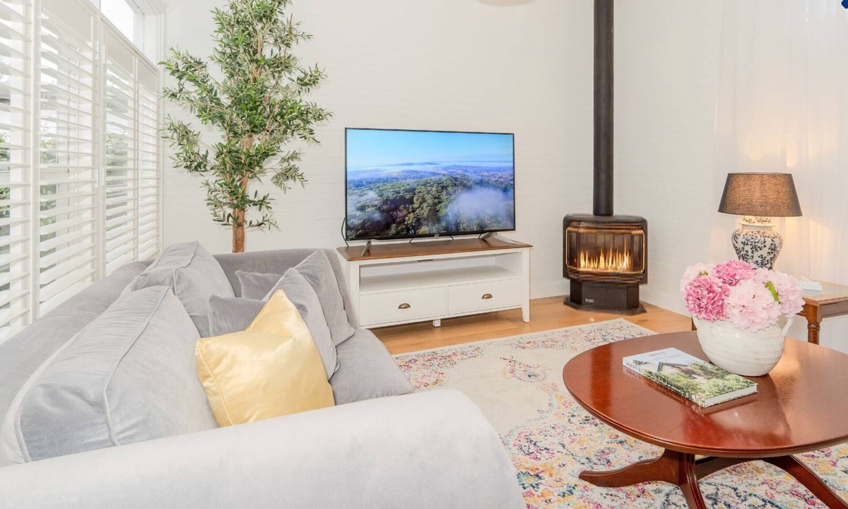 Bowral House | Maison de May — Stay 3 Pay 2