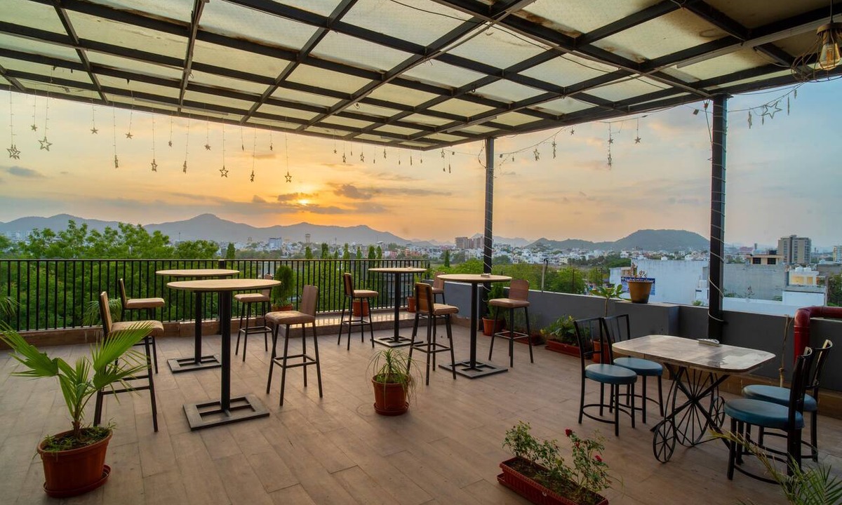 Udaipur Hotel | Majestic Hotel and Restro