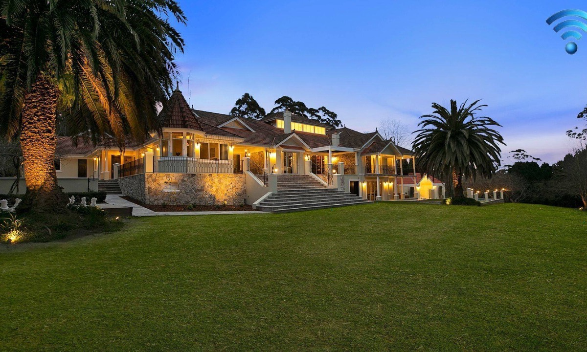 Bowral House | Manderley – grand 5-acre estate, pool, tennis court