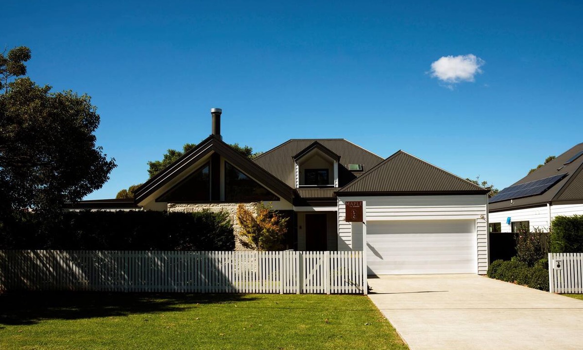 Berry House | Maple on Edward, Berry - by Linnaeus Collection