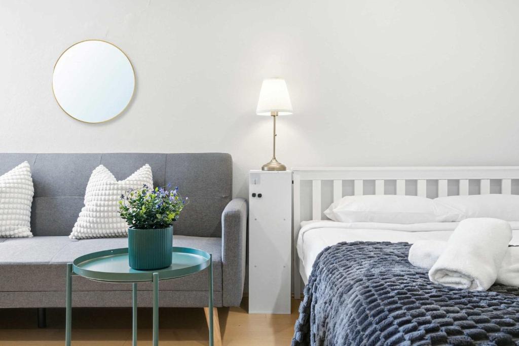 Rushcutters Bay Apartment | MetaWise BnB Light-Filled Studio Room 5