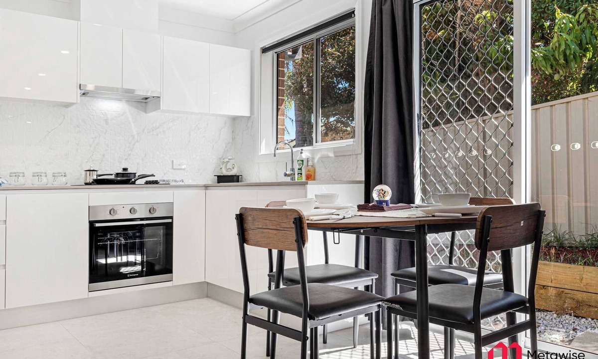 Woodbine House | MetaWise BnB Modern 2BR Self-Contained Guest Suite