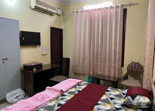 Faridabad Bed & Breakfast | Metro 21