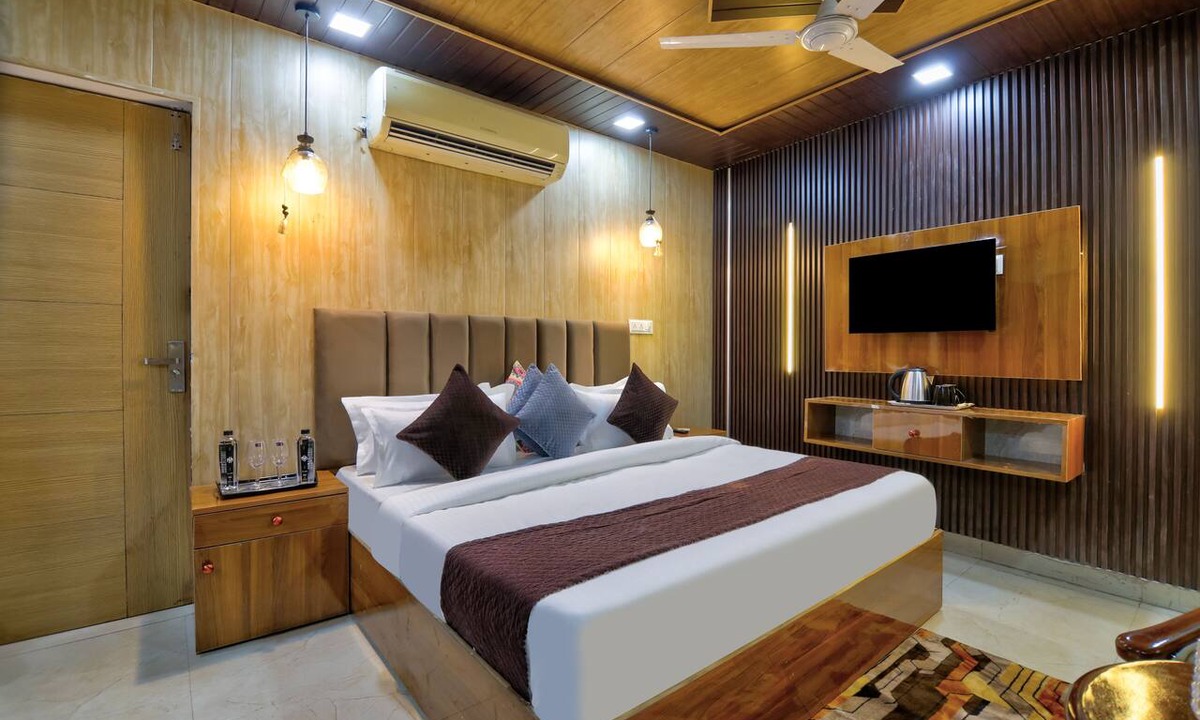Delhi House | Midtown Inn