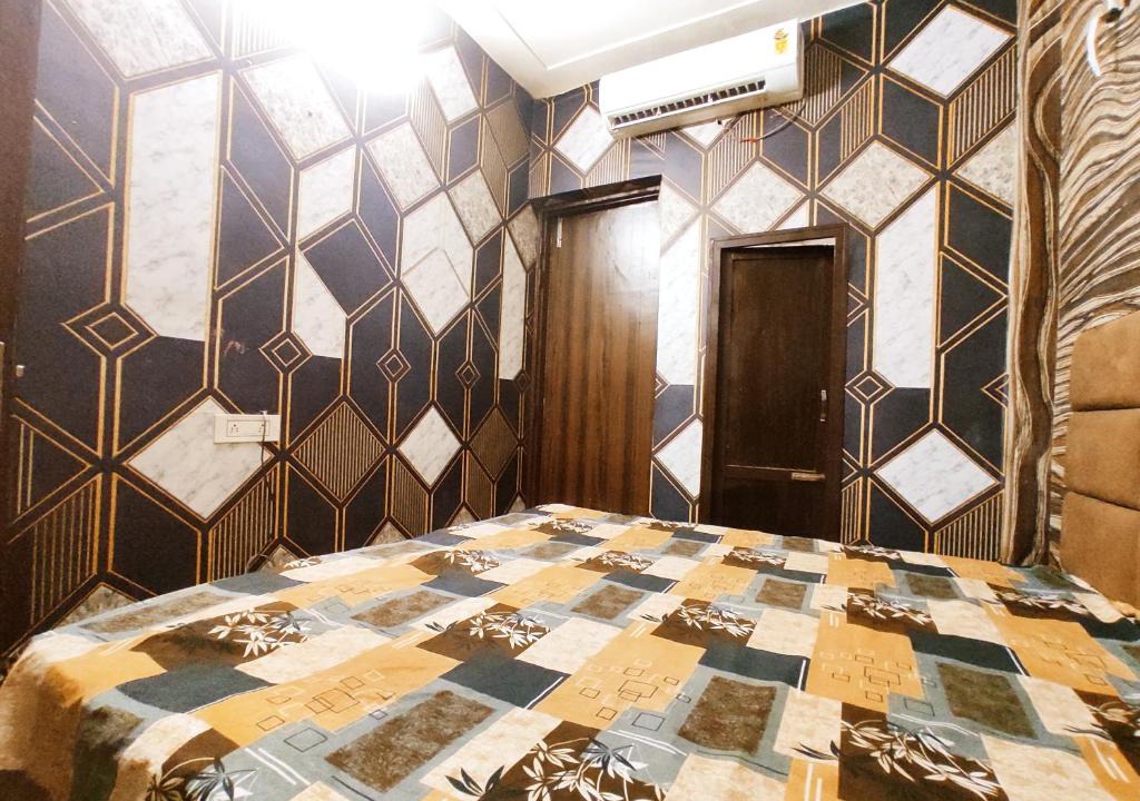 Phagwara Hotel | ML HOMESTAYS - For Family, Students, Parents, Couples