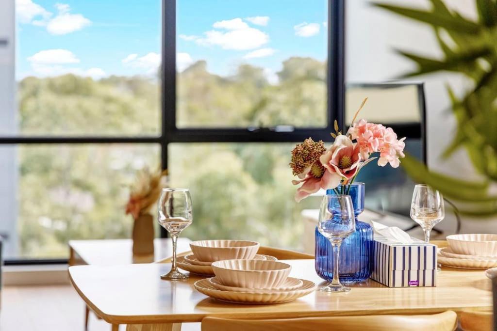 Macquarie Park Apartment | Modern 2BR Oasis - Walk to MQ Uni & Hospital