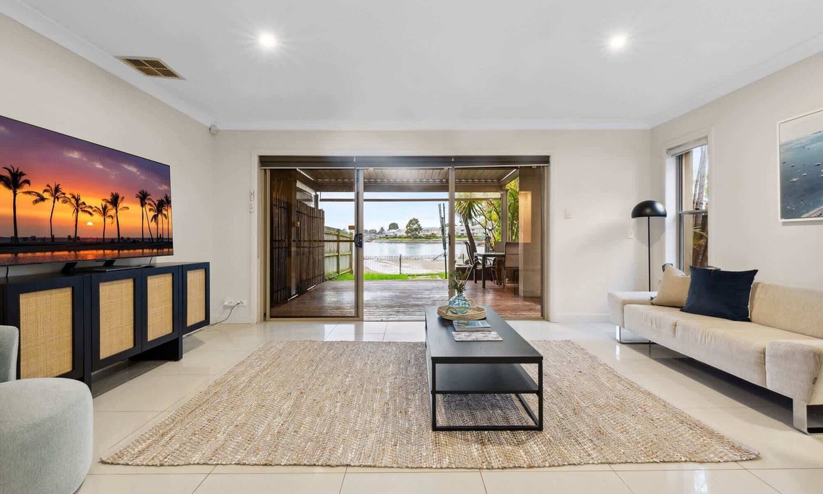 Cabarita House | Modern 3-Bed with Water Views by Beach