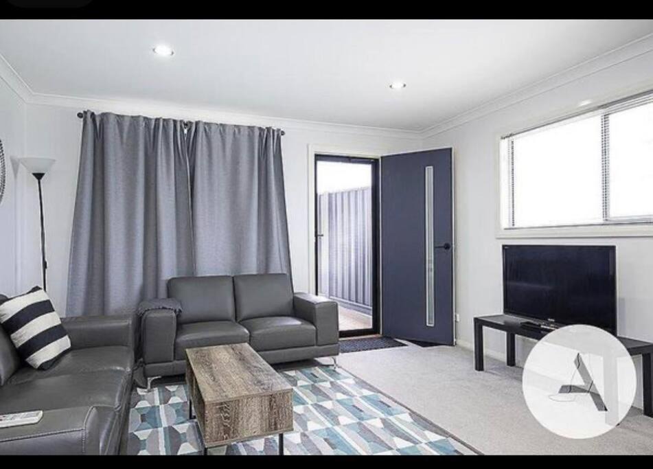 Hughes House | Modern cottage central location