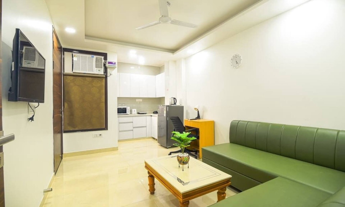 Gurugram Apartment | Modern cyber retreat with Gym