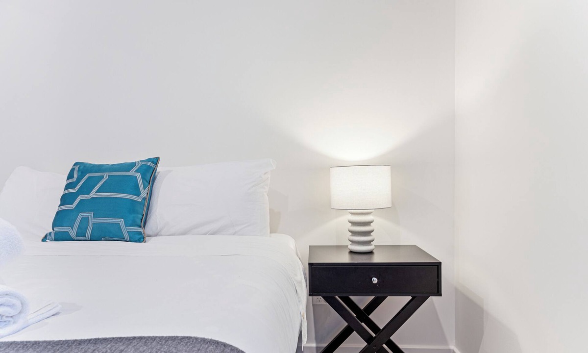 Melrose Park Apartment | Modern Melrose Park Retreat for 6 Guests