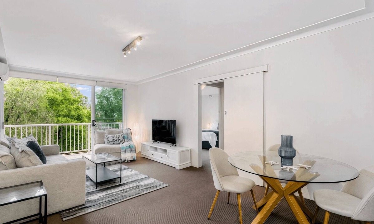 Mosman Apartment | Mosman - PUNCH- Punch Street - Sunny Top-Floor 2BR with Balcony, Leafy Views Garage Near Balmoral Beach