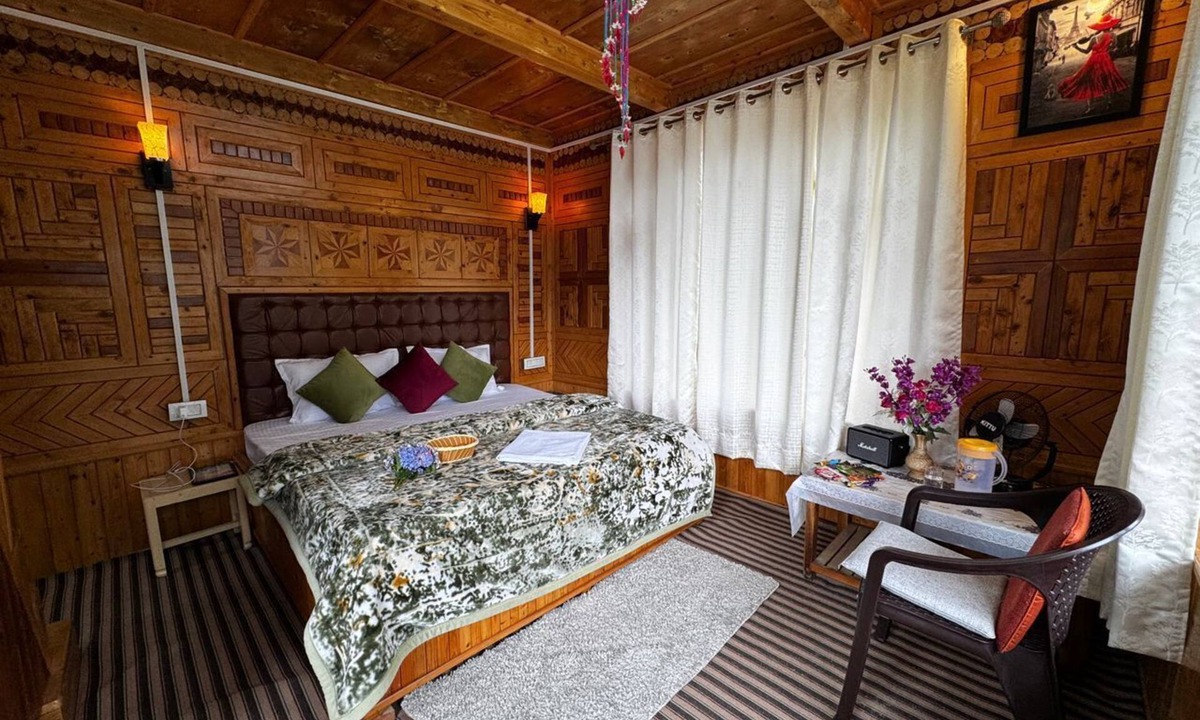Banjar Ski Chalet | Mountain pine majesty jibhi