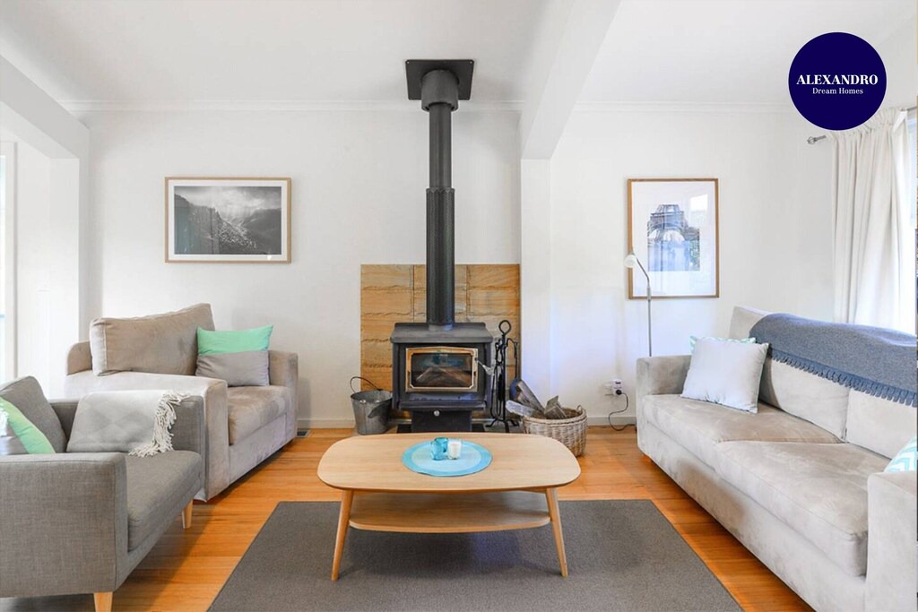 Wentworth Falls House | NATURE LOVERS DREAM / FIREPLACE /ACCESS TO HIKES