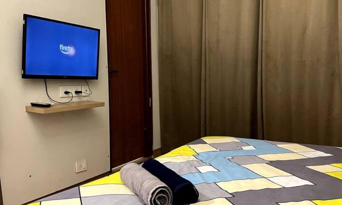 Noida Apartment | Netflix & Chill By Buddies Home
