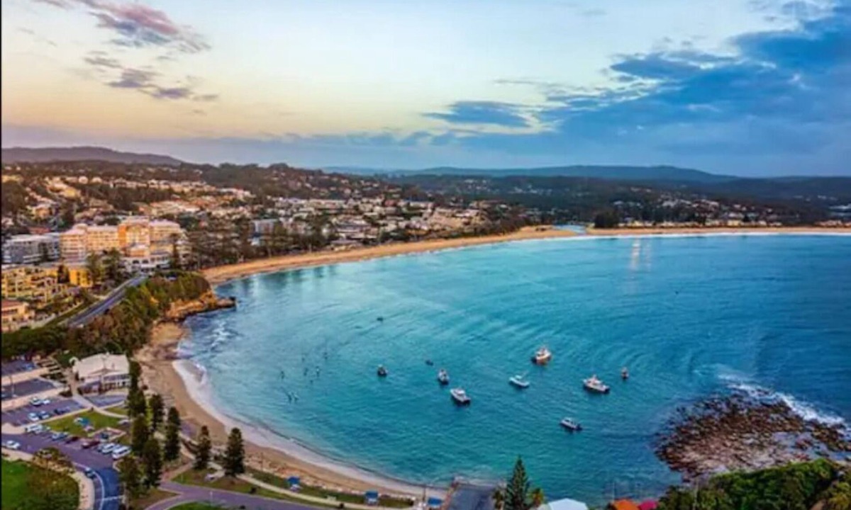 Terrigal Cottage | New cottage w/ outdoor spa/private deck, 10 min walk to Terrigal/Wamberal beach