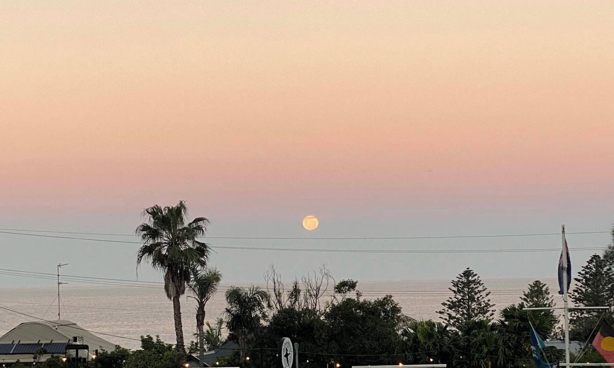 Wombarra Apartment | New listing:nRetro styled retreat Wombarra Ocean Views
