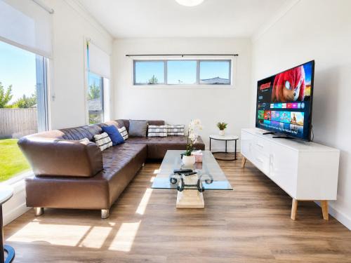Austral House | New, Spacious and Cozy Home at Austral