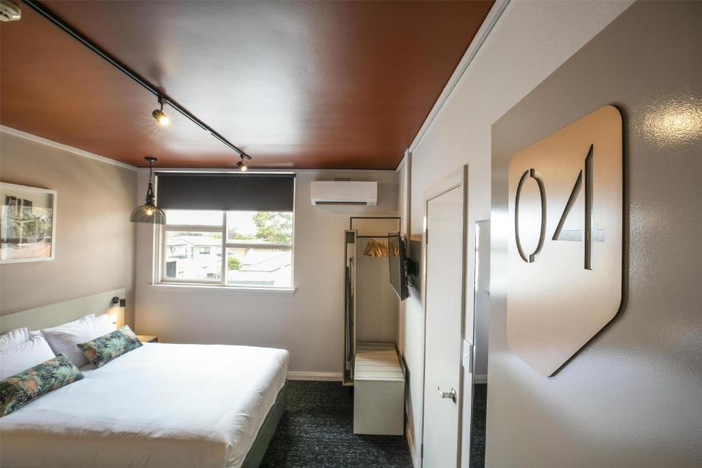 Fairfield Heights Hotel | Nightcap at Fairfield