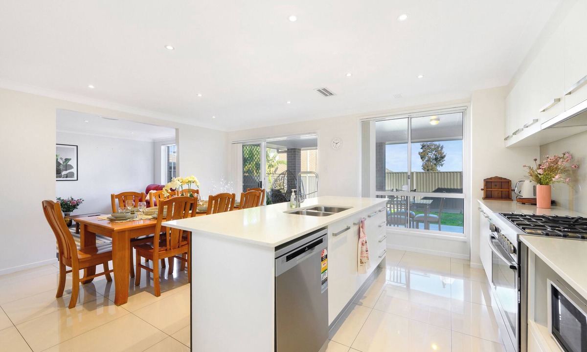 Jordan Springs House | North-West 5Br near Woolworths & Regatta Centre