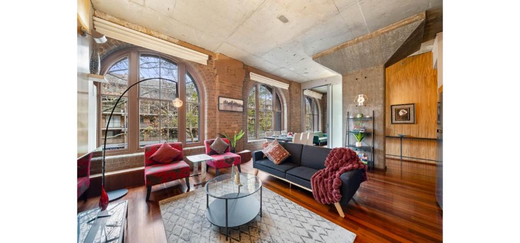 Darling Harbour Apartment | NYC Loft in Pyrmont walking distance from Darling Harbour and Free Parking