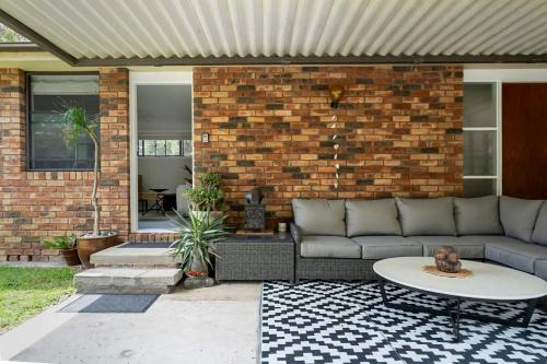 North Narrabeen House | Oak Retreat Bliss by the Beach