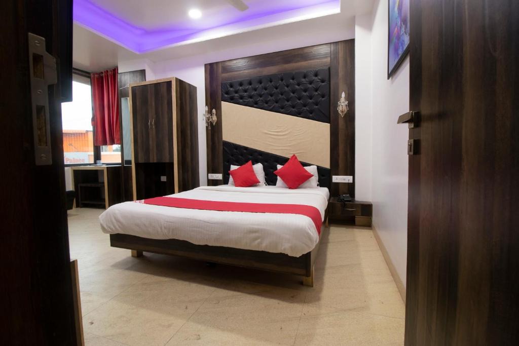 Daulatabad Hotel | OYO Flagship 43003 Hotel Sai Plaza