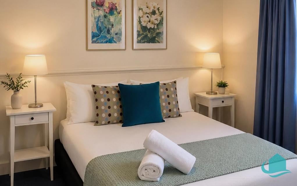 Cams Wharf Villa | Oystercatcher at Raffertys Resort- family villa