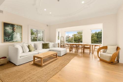 Darling Point Apartment | Panoramic Harbour Views in Darling Point for 7