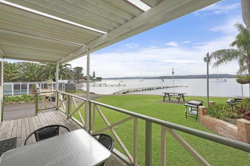 Carey Bay Hotel | Paradise Palms Caravan Park