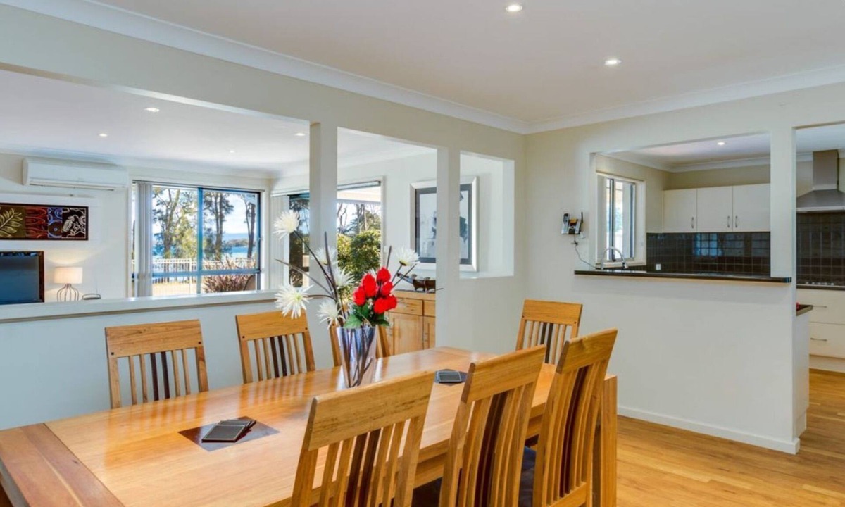 Sanctuary Point House | Peaceful Waterfront by Book Jervis Bay - wheelchair accessible - Stunning Location for Family Holiday