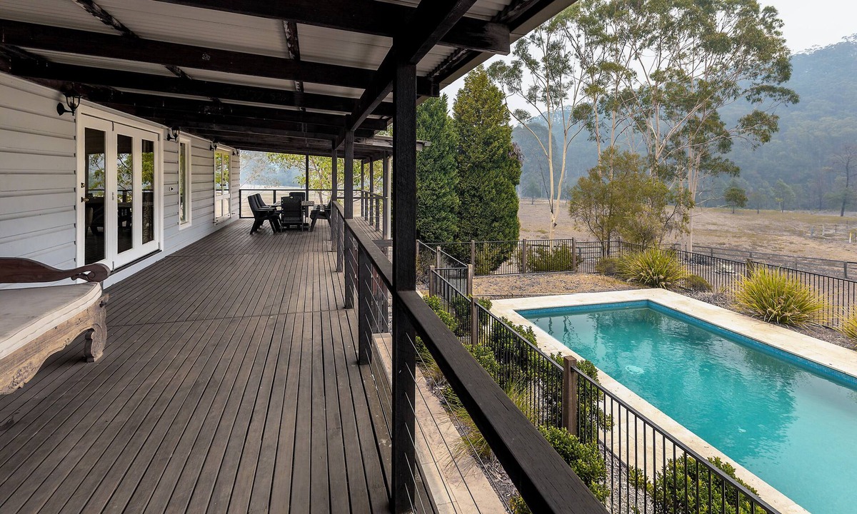 Wollombi House | Pepper Tree Wollombi | Pool, Cabana + Ensuite on every Room | Sleeps 12