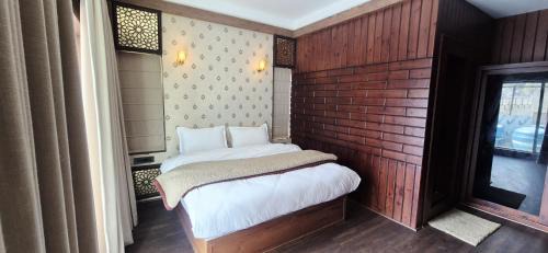 Srinagar House | Pine Breeze Luxe