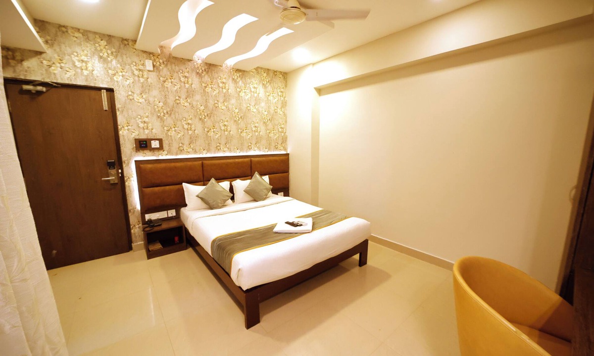 Little Mount Hotel | Pine Tree Signature
