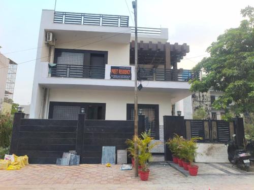 Greater Noida Hotel | PLAY HOTEL PREET RESIDENCY couple friendly