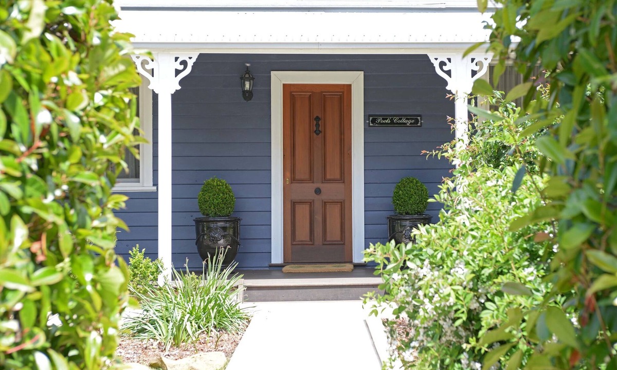 Wentworth Falls House | Poet’s Cottage c1912 Scenic Hikes, Fire, Spa Bath