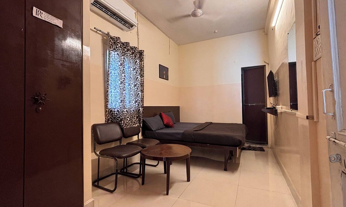 Jabalpur Hotel | Preet Residency Homestays