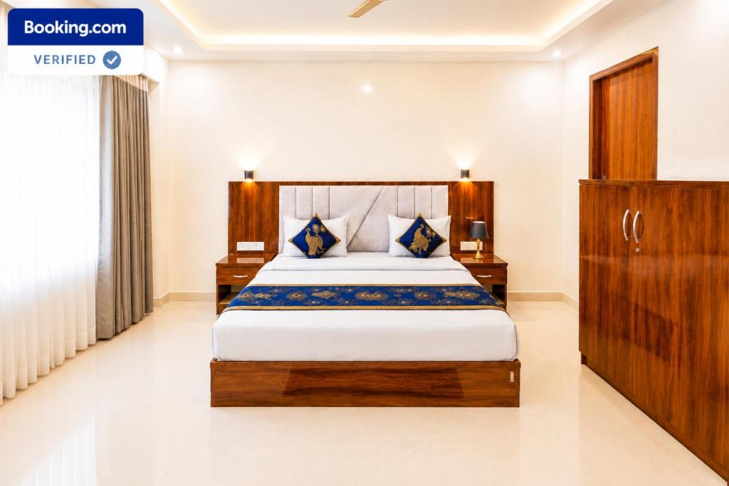 Vrindavan Hotel | Premium Radhe Dham Hotel & Restaurant - Fully AC - Only 5 Min Drive to Prem Mandir, Newly Build