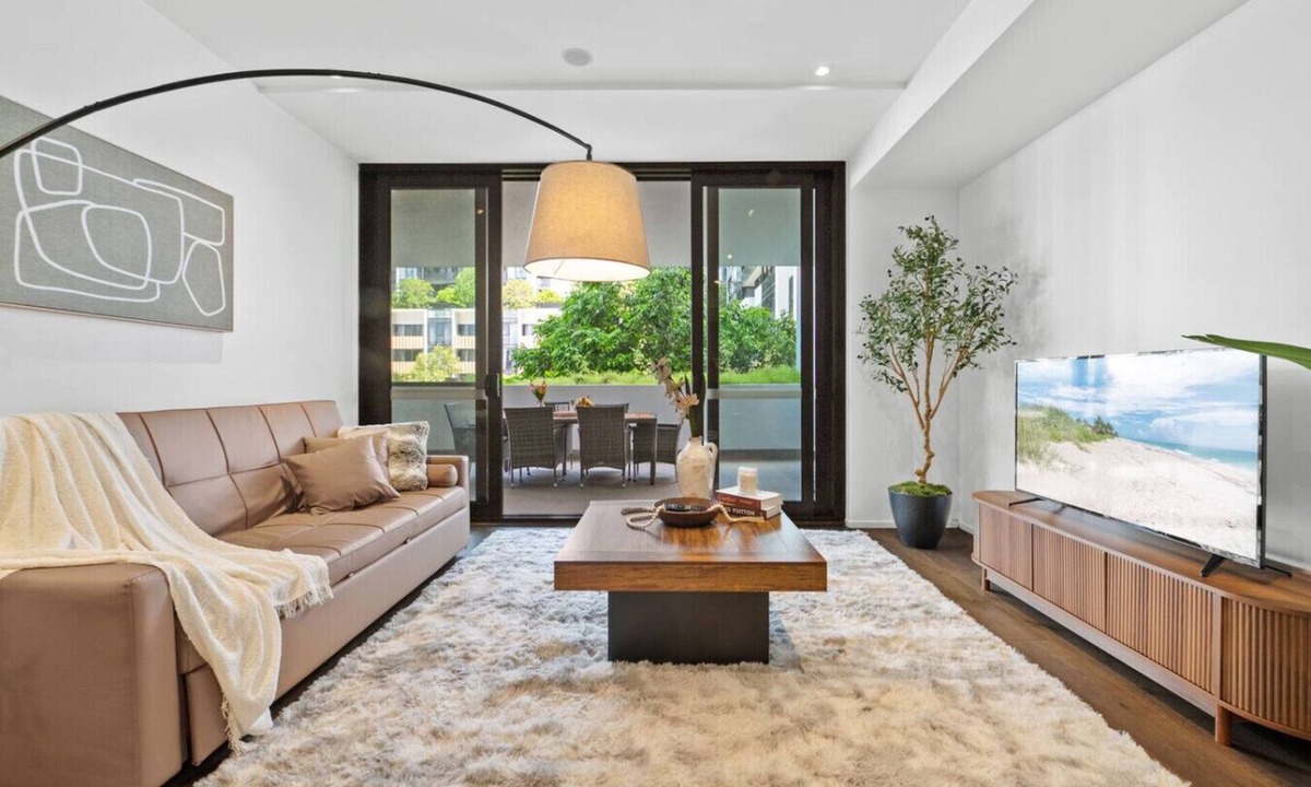 Mascot Apartment | Prestige 3BR Retreat with 2 Parking | Prime Sydney
