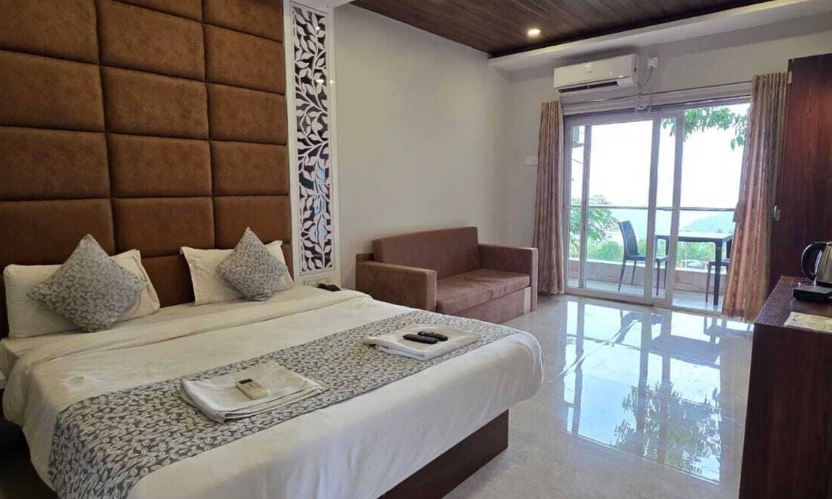 Bhilar Hotel | Prince Palace Bhilar in Village of Books