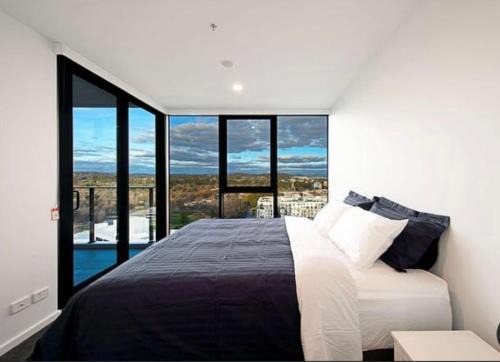 City East House | Private Ensuite Bedroom with Lake and Mountain Views in Shared Home City Centre Canberra plus Parking