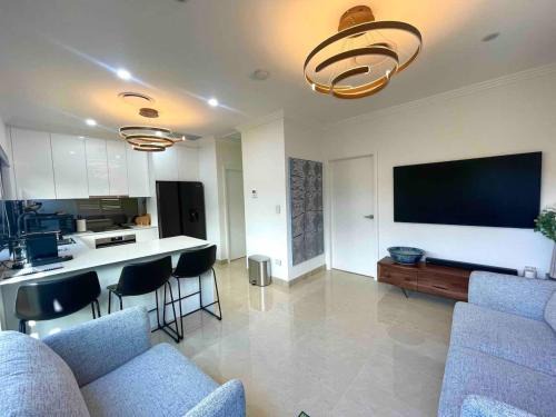 Regents Park House | Private, Modern & Luxurious Granny Flat