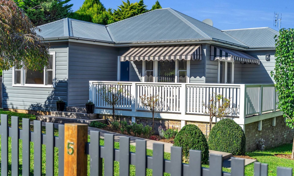 Berrima House | Quarry Hill Cottage – Sleeps 6, Walk to Berrima Village