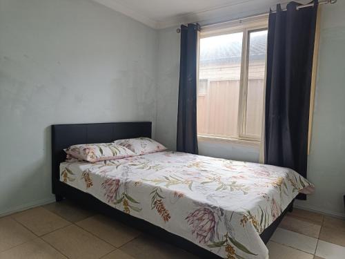 Greystanes House | Queen Room in Budget House - 494