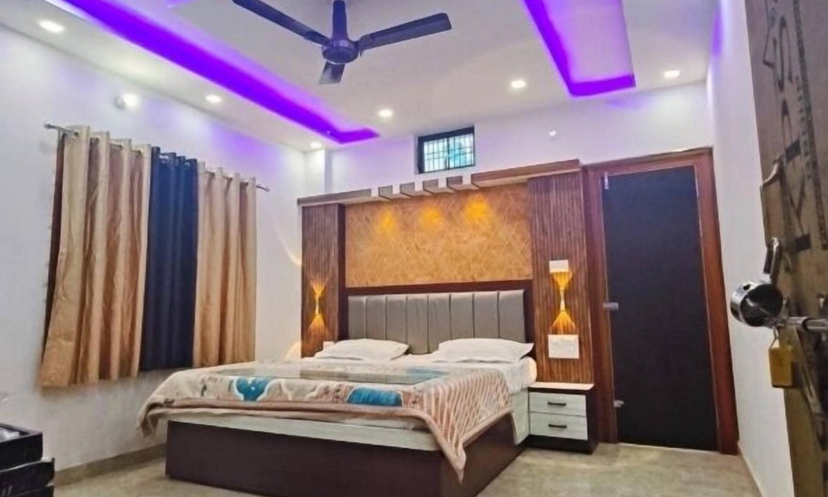 Varanasi Hotel | Raj Villa