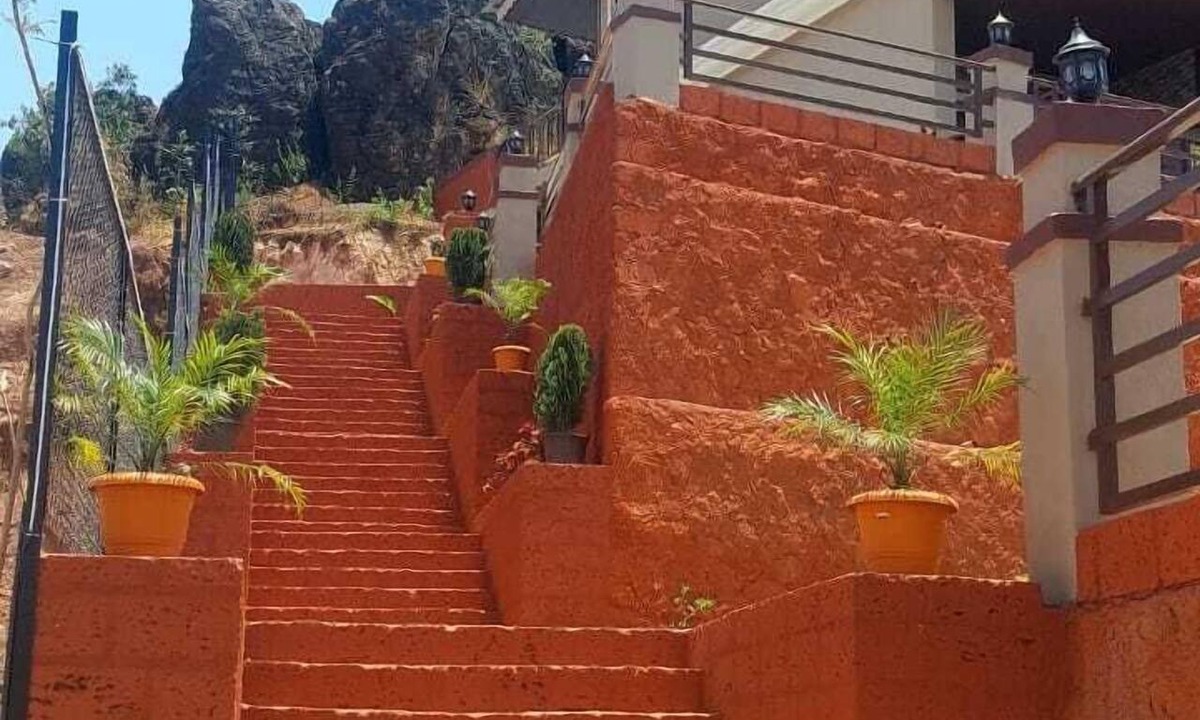 Panchgani Hotel | Rajapuri Caves Hills Resort