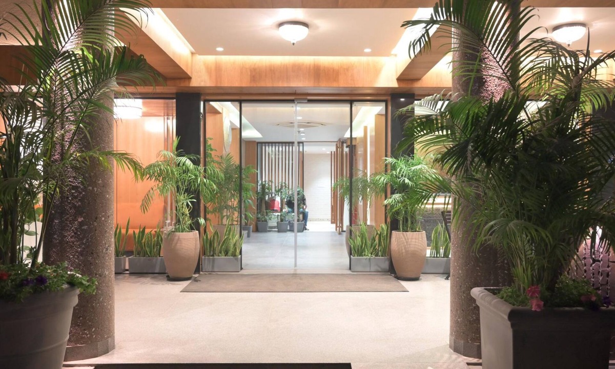 Maharana Pratap Nagar Hotel | Rajhans Regency