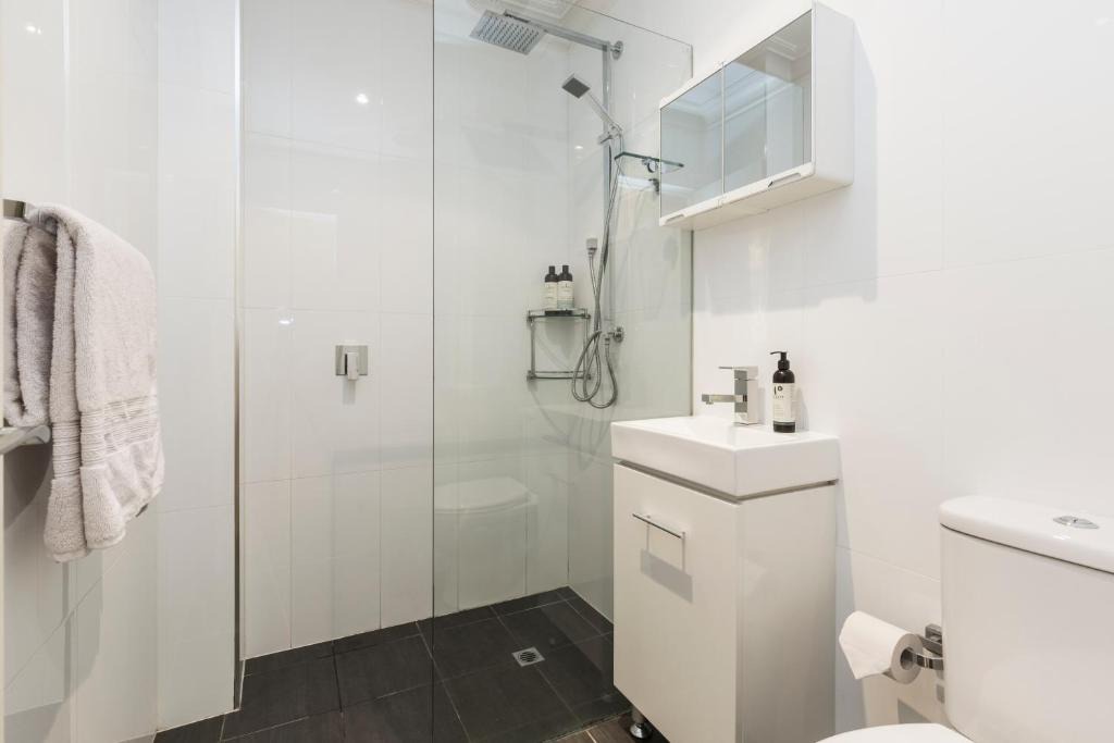 Redfern Apartment | Redfern 2 bedroom 2 Bathroom Apt With Netflix