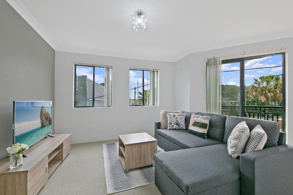 Redfern Apartment | REDFERN 3 BEDROOM APARTMENT FREE PARKING WALK TO CENTRAL STATION NRE187
