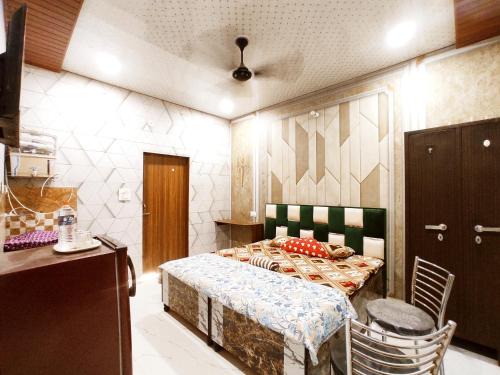 Phagwara Hotel | REGAL HOMESTAYS - Budget & Smart Rooms