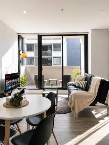 Wentworth Point Apartment | Resort Style Living 6 Beds 2 Free Parking